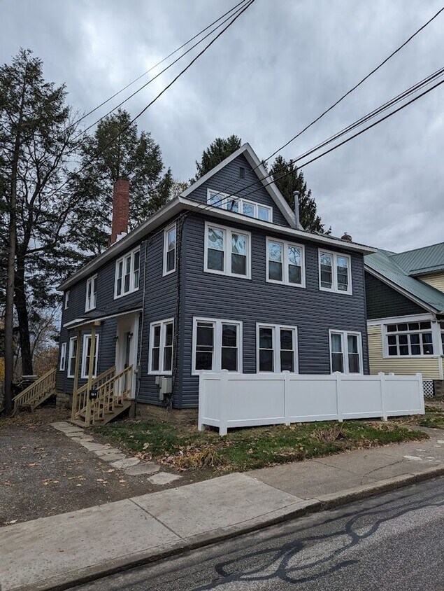 Foto principal - 548 Baldwin St