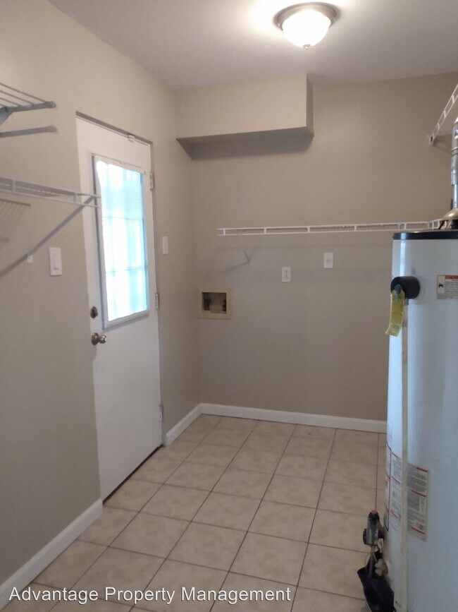 Foto del edificio - 3 br, 1 bath House - 5155 Christopher Ave.
