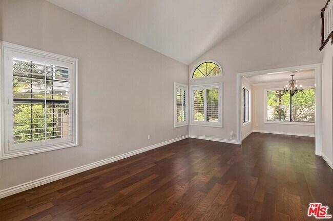 Foto del edificio - 4210 Lost Springs Dr