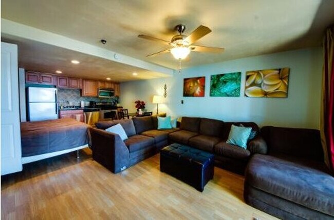 Foto del edificio - 624 McCall Ave