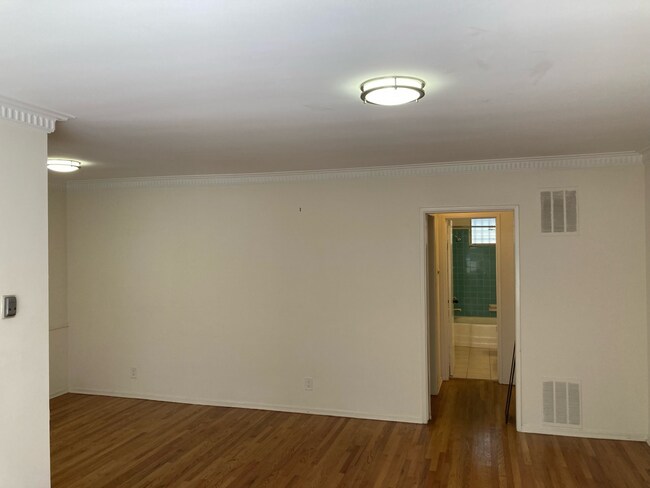 Building Photo - 625 N Hayworth Ave