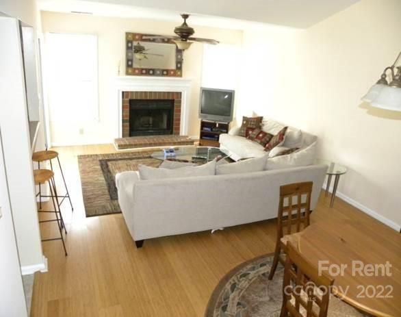 Foto del edificio - 3200 Selwyn Farms Ln