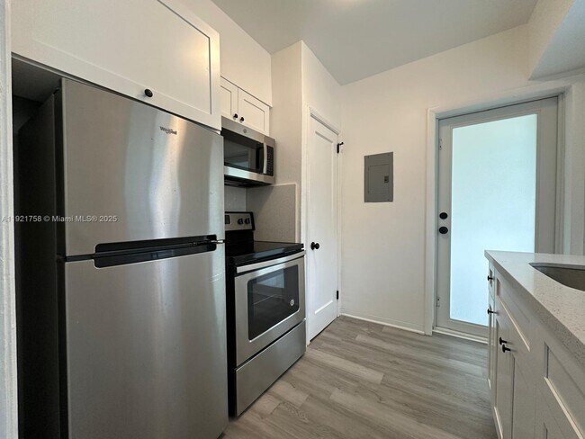 Foto del edificio - 1567 S Le Jeune Rd