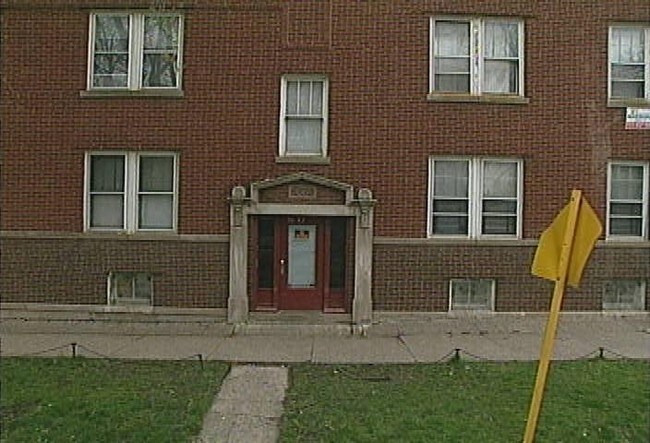 Building Photo - 854 N Parkside Ave