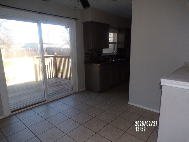 Building Photo - 4Bedroom home located close to FT Sill