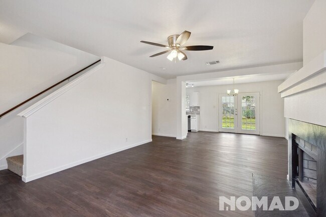 Building Photo - Just Remodeled!  3BR House in NORTH WEST S...