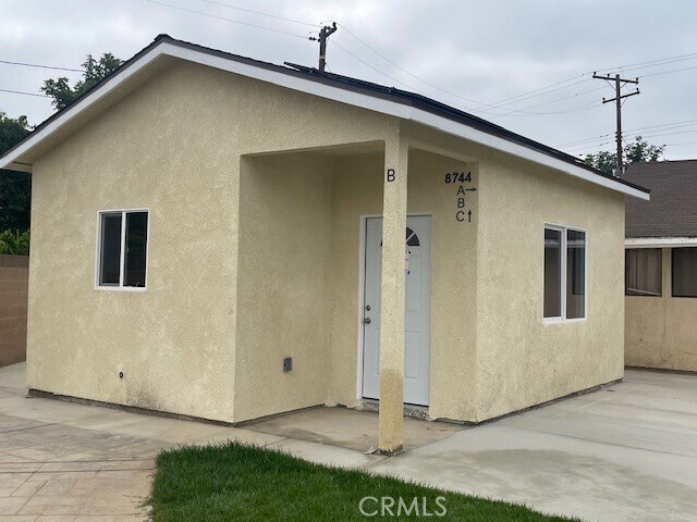 Foto del edificio - 8744 Fillmore Cir