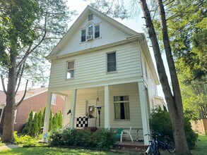 Building Photo - 1403 E Olive St