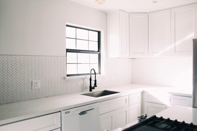 Foto del edificio - 8510 Western Dr