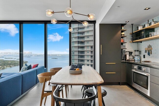 Foto del edificio - 650 NE 32nd St