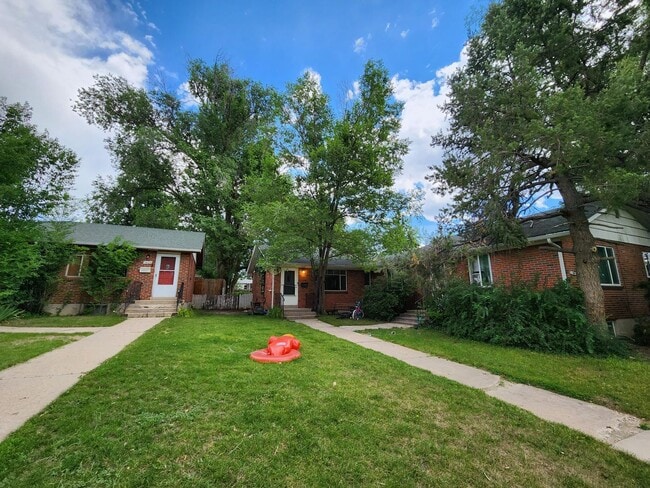 Building Photo - Large Duplex with Garage