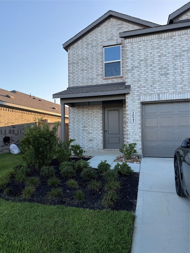Foto del edificio - 16847 Spotted Oak Dr
