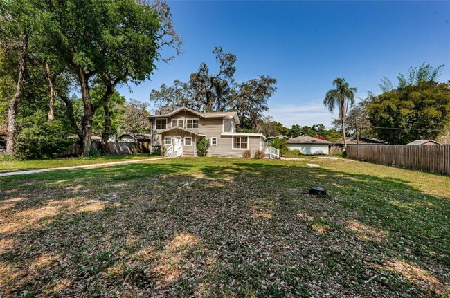 Foto del edificio - 1104 E Genesee St