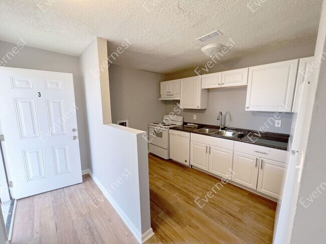 Building Photo - 700 Graymont Ave W