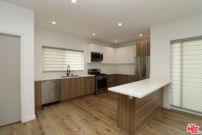 Foto del edificio - 4601 Pickford St