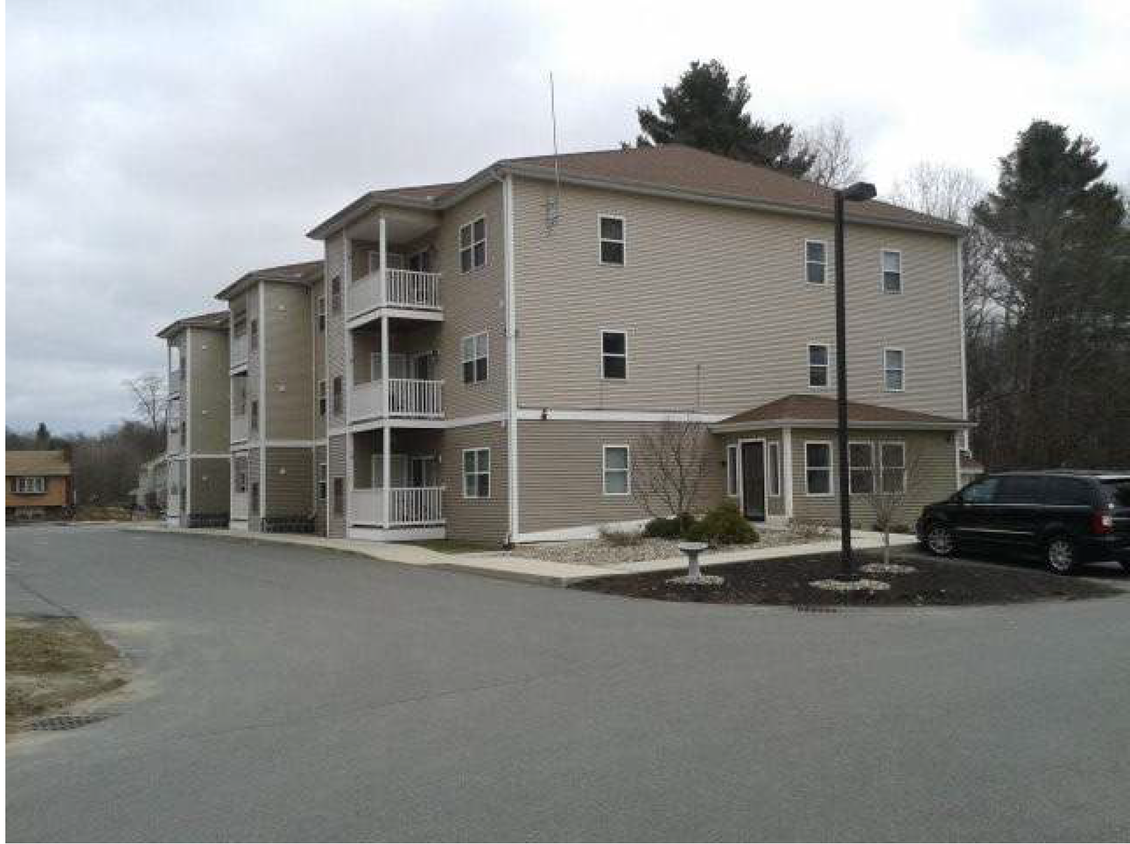 Primary Photo - 1360 Main St