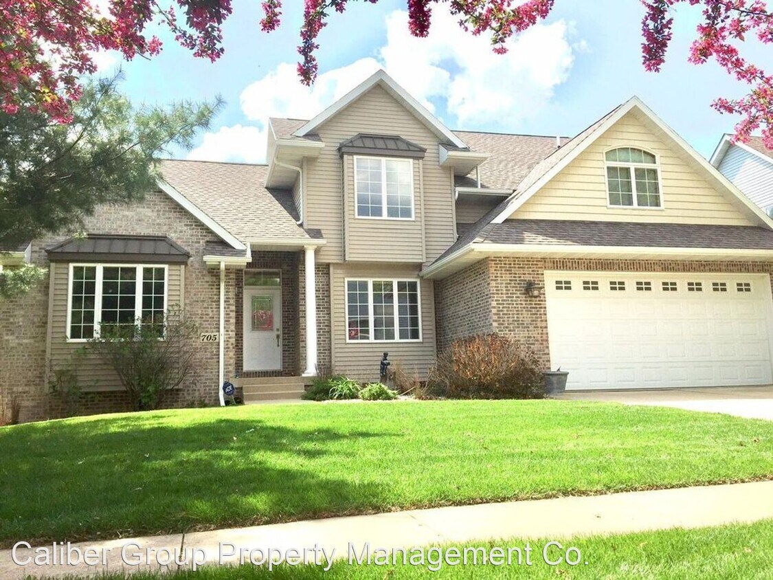 Primary Photo - 6 br, 4 bath House - 705 Hearthside Dr
