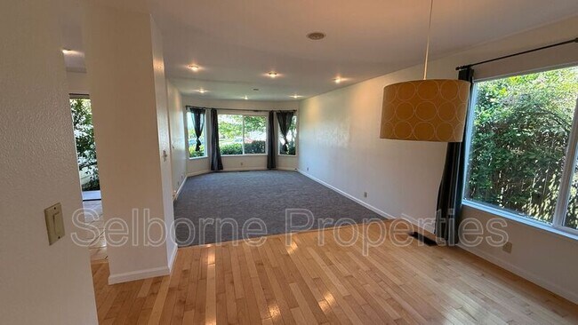 Foto del edificio - 6252 Ridgemont Dr