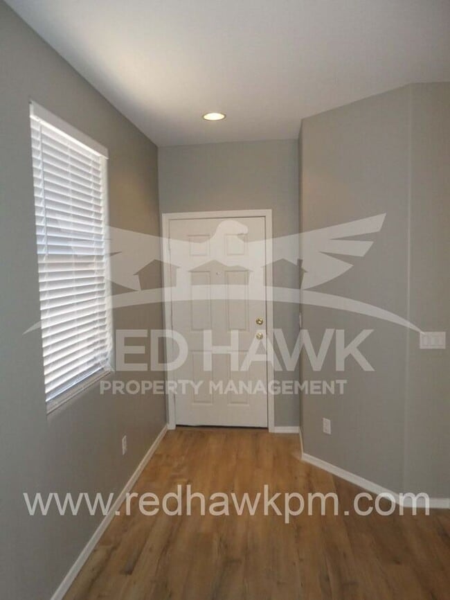 Building Photo - Immaculate Three Bedroom Plus Den, Two Bat...