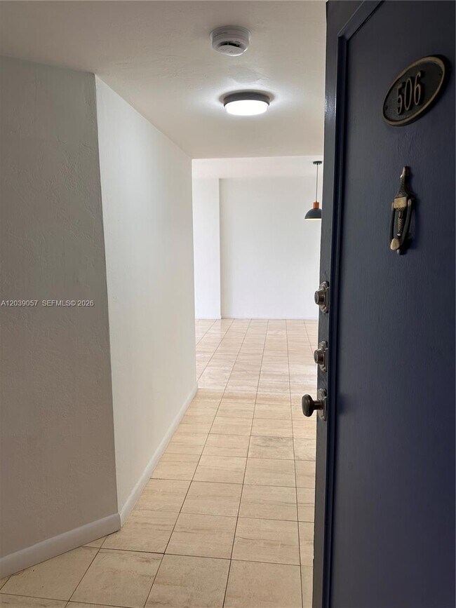 Building Photo - 2715 Tigertail Ave