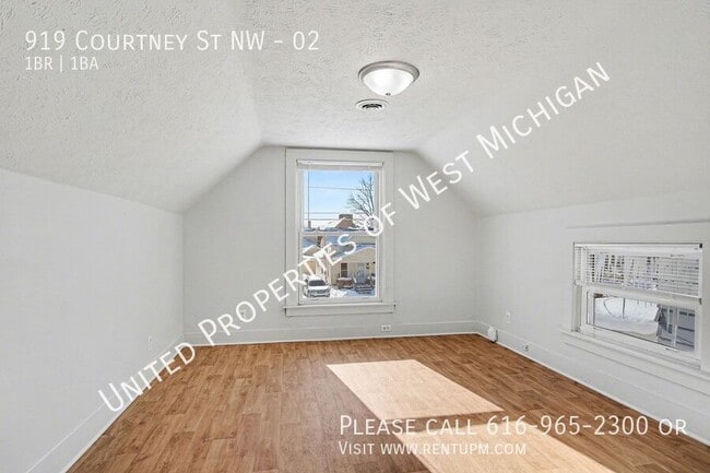 Foto del edificio - 919 Courtney St NW