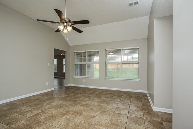 Foto del edificio - 5583 Sugarberry Ln