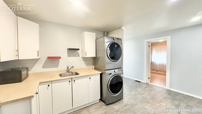 Building Photo - 100 Sherbrooke Av