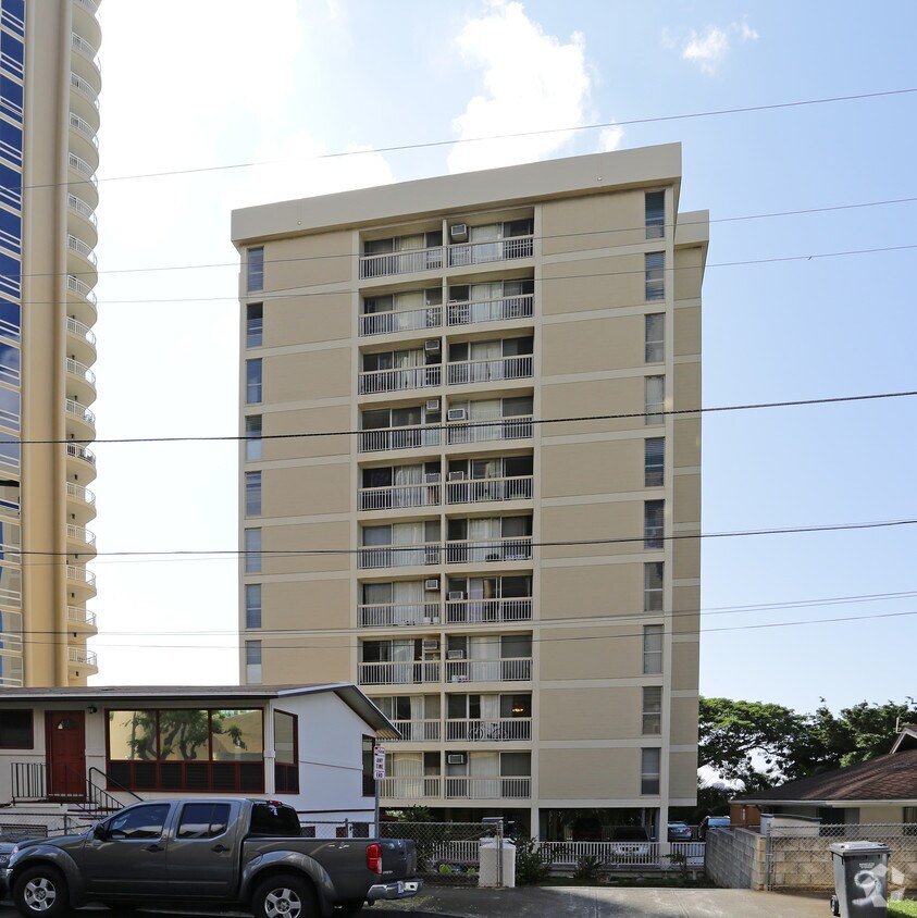 Nuuanu Towers Apartments in Honolulu, HI