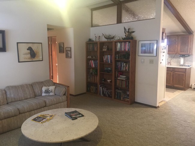 Foto del edificio - 588 McMullin Dr