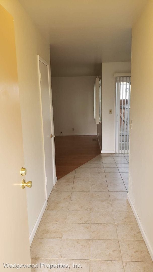 Building Photo - 555 Nido Dr