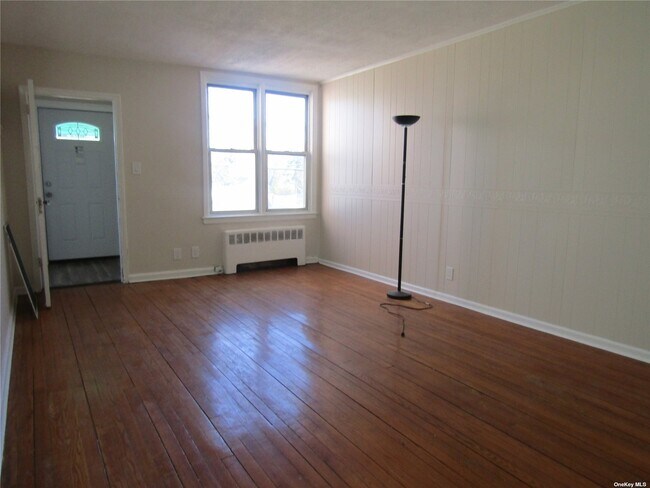 Foto del edificio - 84-26 Little Neck Pkwy
