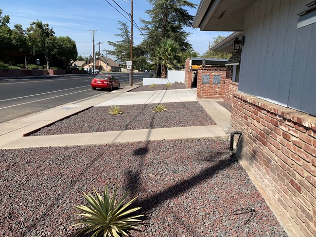 Building Photo - 4154 N Millbrook Ave