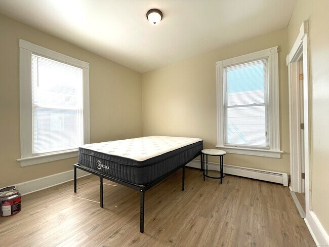 Foto del edificio - 196 Blatchley Ave