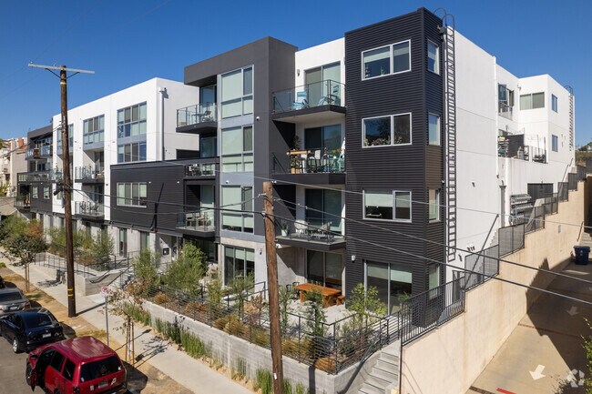 Alternate - 957 Figueroa Ter