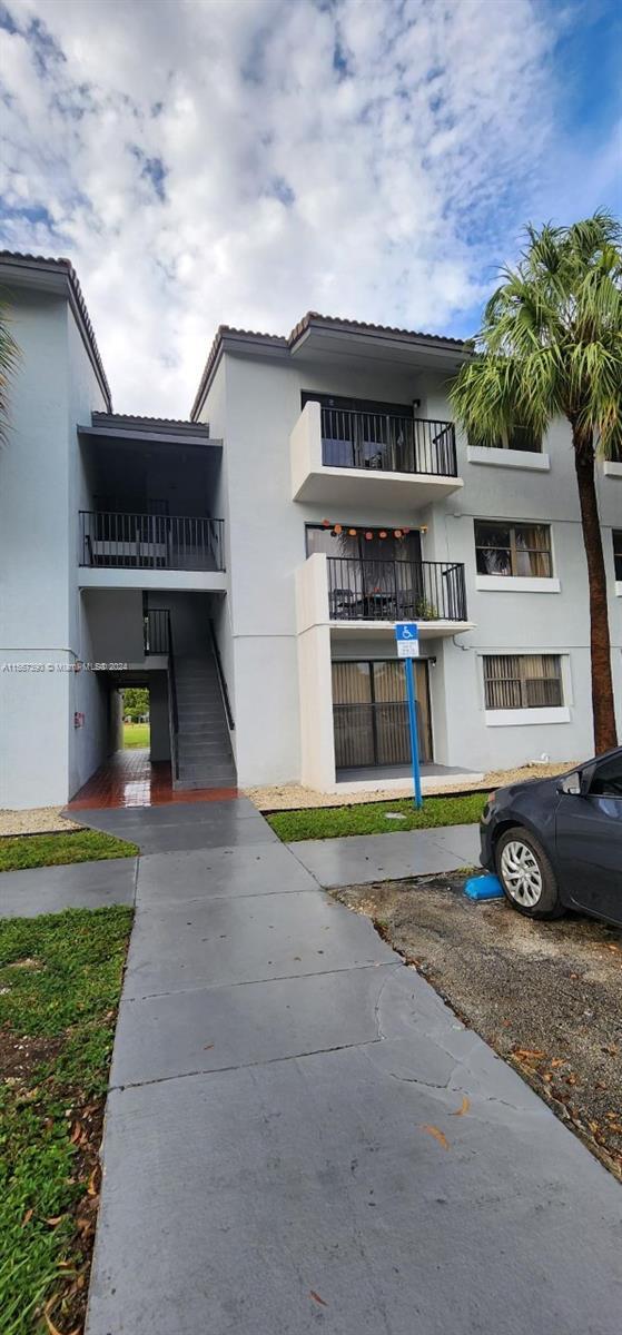 Foto del edificio - 7235 NW 179th St