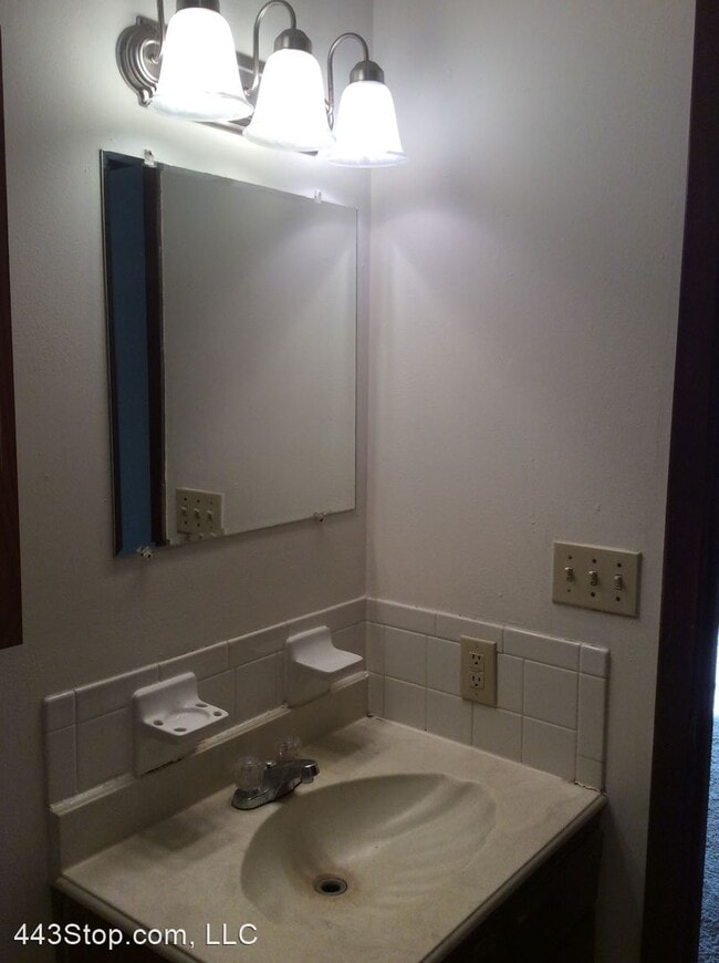 Building Photo - 1456 S Sonora Dr