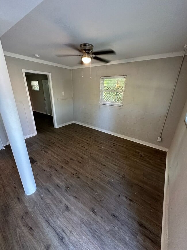 Building Photo - 124 Wood St