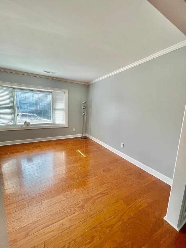 Foto del edificio - 1150 Horsemans Ln