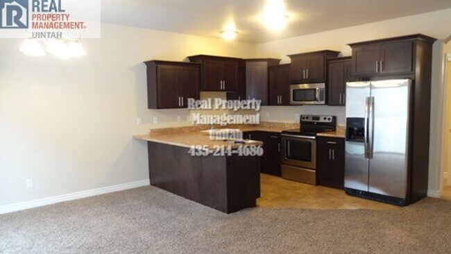 Foto del edificio - 3 bed 2.5 bath townhome in Fox Run