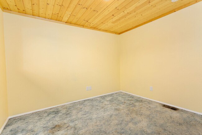 Building Photo - 863 98th St S