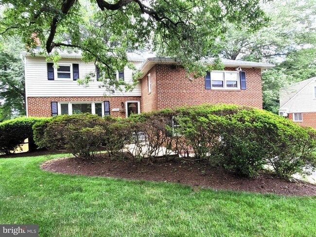 Foto del edificio - 10242 Stratford Ave
