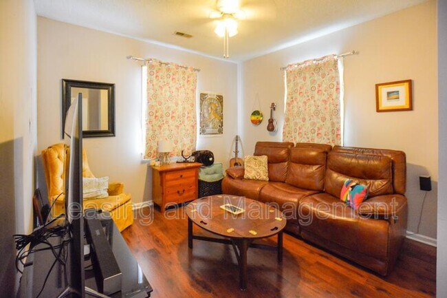 Foto del edificio - 146 Line St