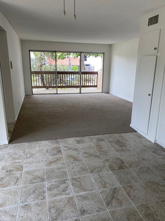 Dining room toward living room balcony - 1423 Euclid St