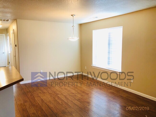 Building Photo - 55+ Community Beautful 2 Bedroom 2 Bathroo...
