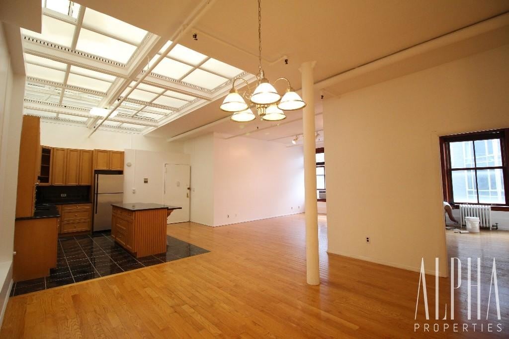 Primary Photo - 101 W 18th St