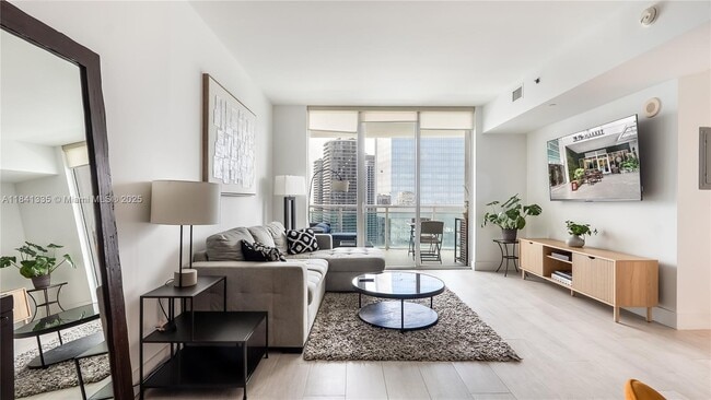 Building Photo - 950 Brickell Bay Dr