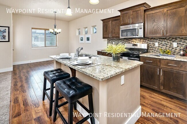 Building Photo - 2686 Vallin Ave N