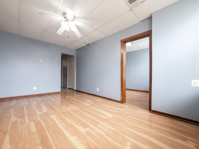 Building Photo - 2839 W 40th St
