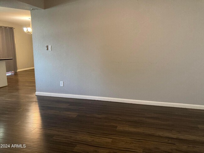 Foto del edificio - 1008 N Westfall St