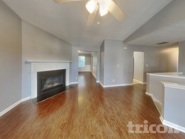 Building Photo - 3275 River Ln SE